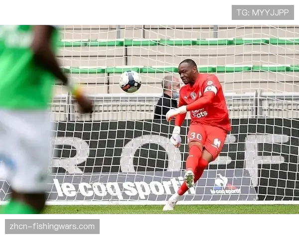 特写：雷恩门将曼丹达完成职业生涯第650场联赛出场